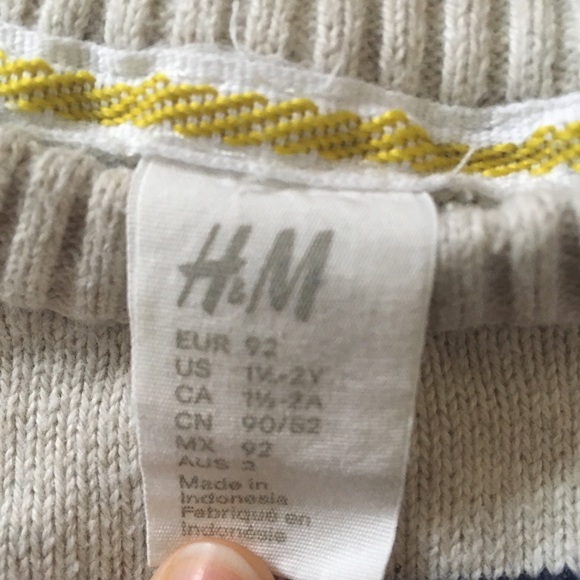 1 1/2-2T H&M sweater like new - Picture 2 of 2